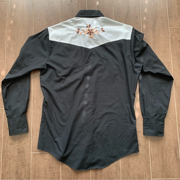 Vintage embroidered western button down shirt by Bar-m Rancher. - Picture 3 of 7